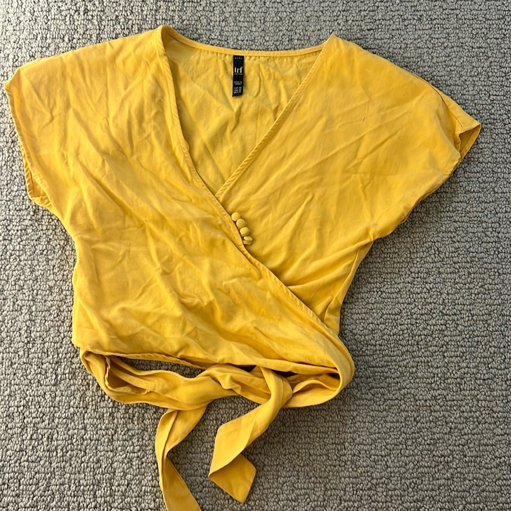Yellow crop top tie detail